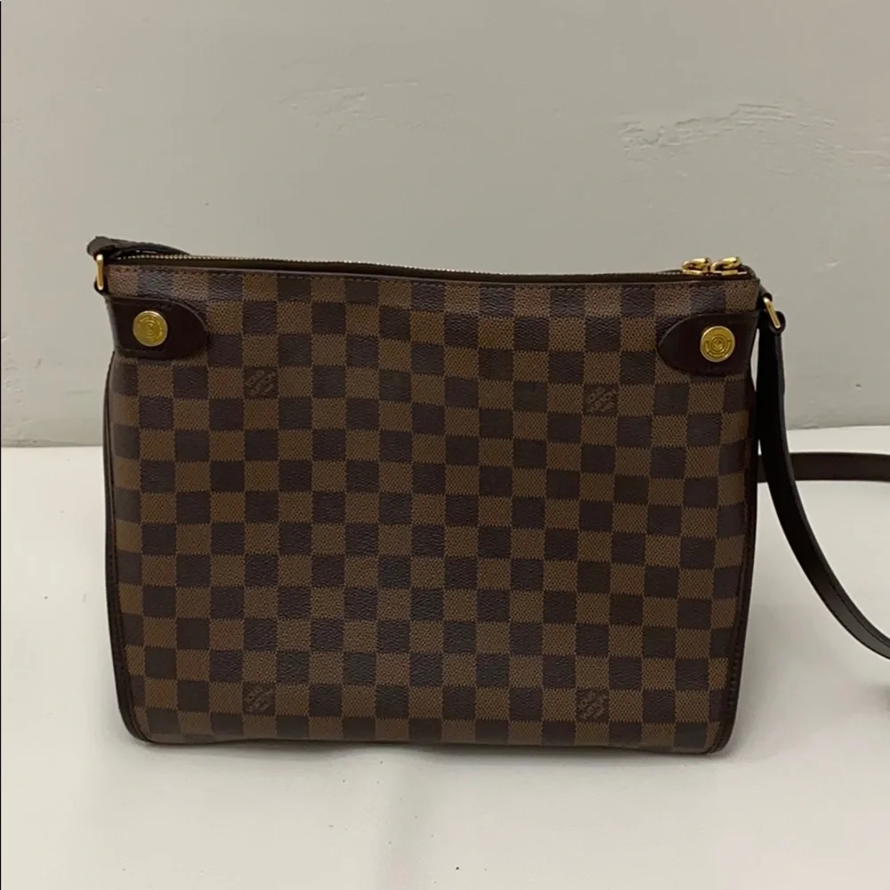Louis Vuitton pre owned
